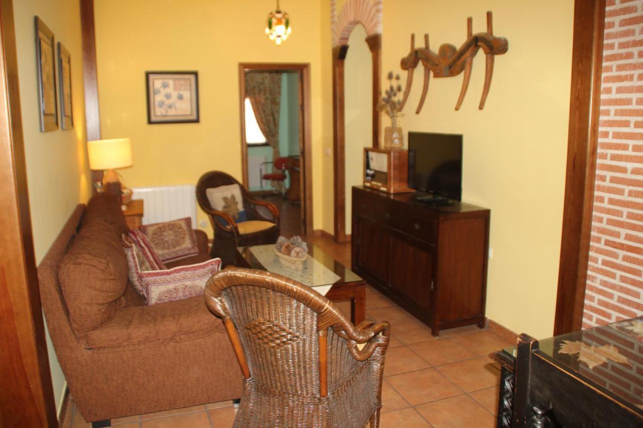 La Casa Madrona Apartment Villacastin Exterior photo